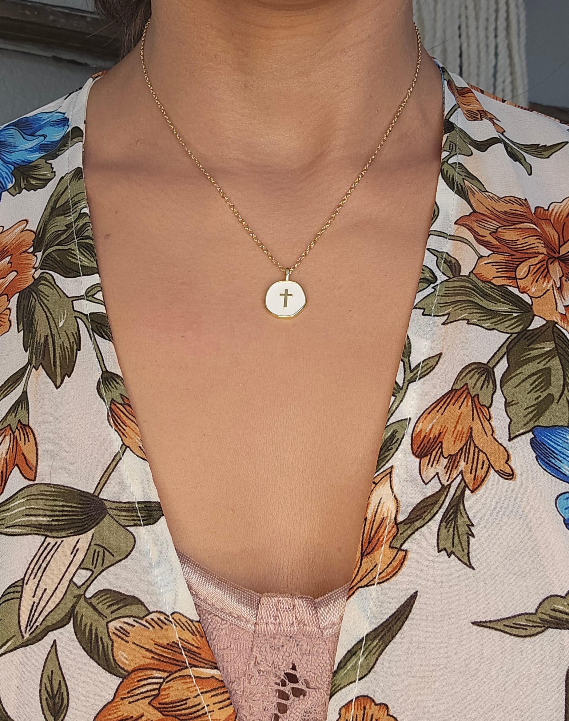 The Faith Necklace – Gold Cross Pendant